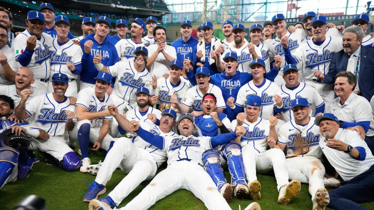 L'esultanza degli azzurri del baseball