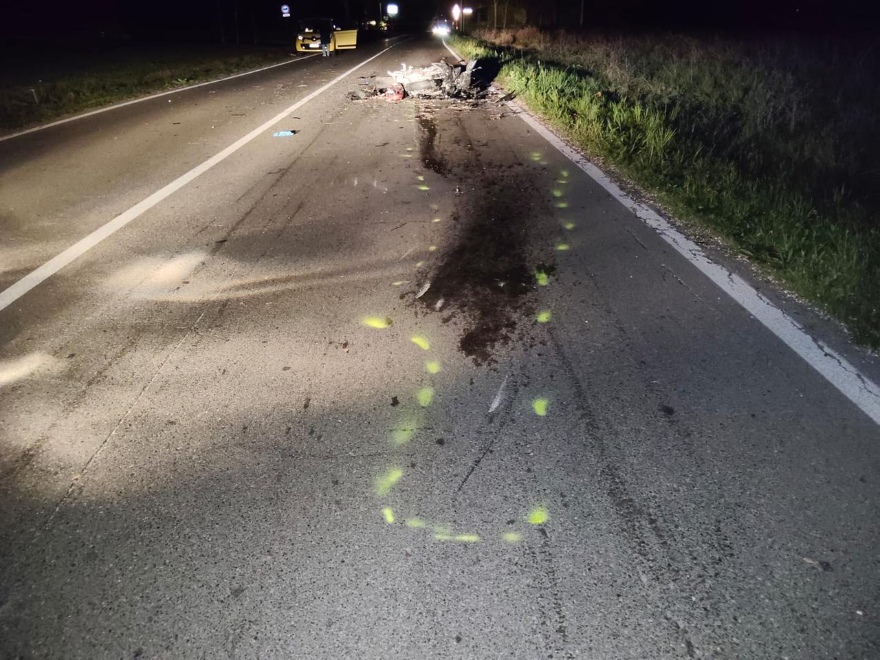 Schianto contro un’auto a Chiozza: ferito un motociclista di 23 anni