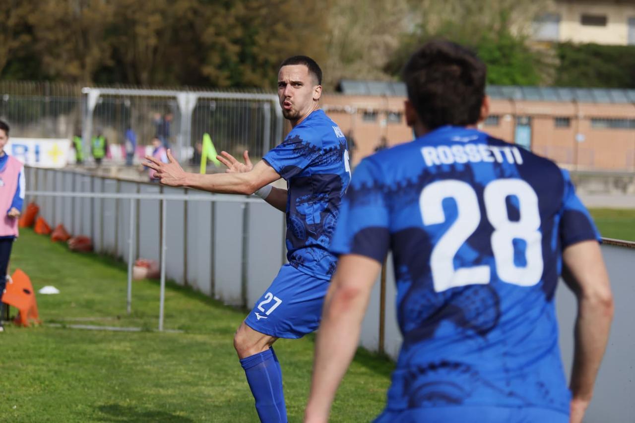 Un grande Prato beffato dal Siena nel recupero: il derby finisce 3-3