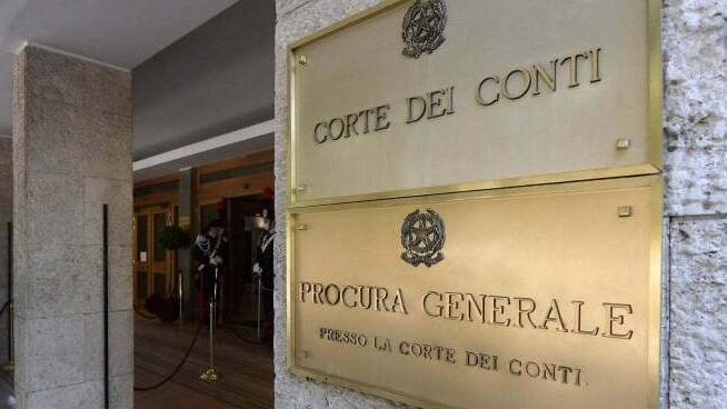 Carrara, infermiere assenteista condannato a risarcire l’Asl: dovrà restituire quasi 100mila euro