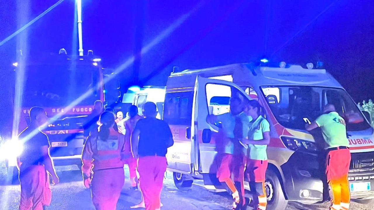 Auto contro pulmino sulla provinciale: grave un 27enne, coinvolte 6 pallavoliste