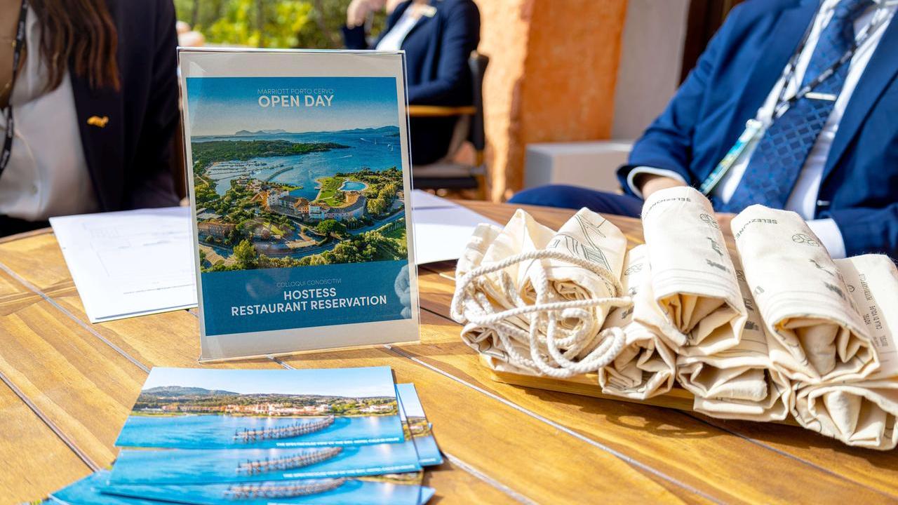 Turismo, nuove assunzioni negli hotel di lusso in Costa Smeralda: ecco dove, quando, le figure ricercate