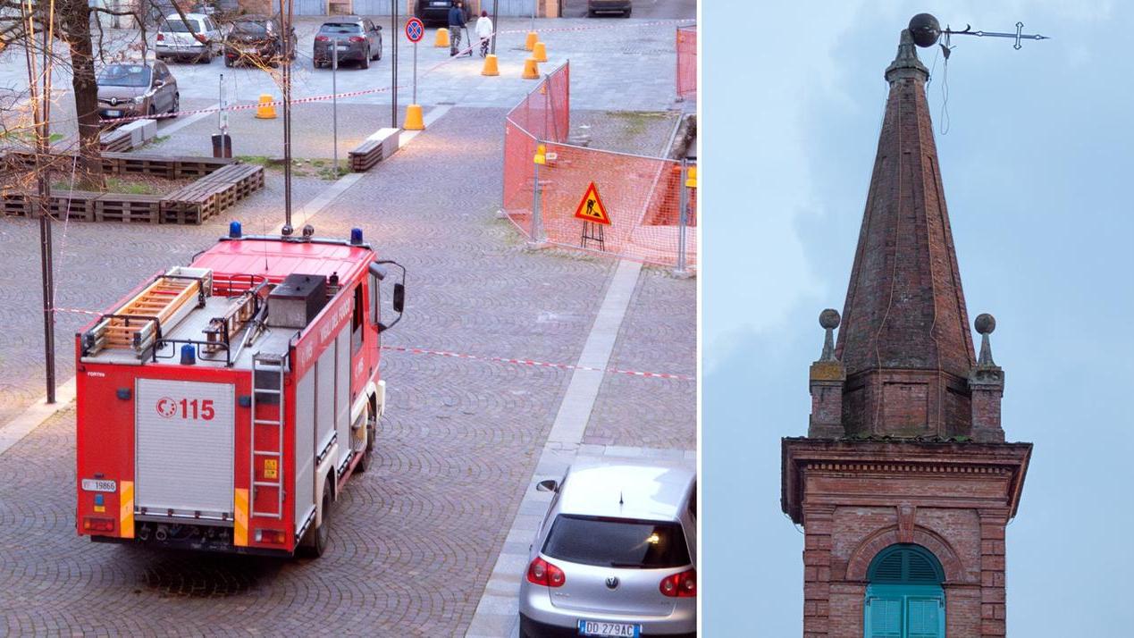 La croce pericolante sul campanile