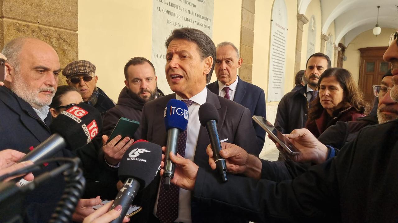 Conte a Sassari: «L’Italia mai in guerra e no all’utilizzo delle basi» – VIDEO