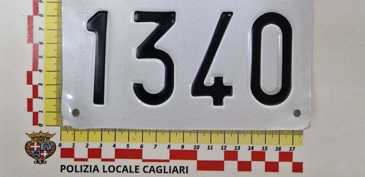 Targa falsa e auto senza assicurazione: nei guai un uomo