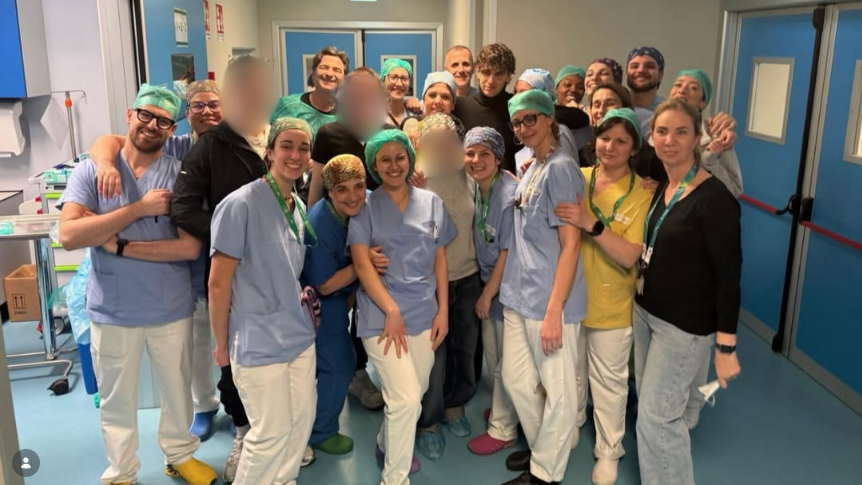 Crans-Montana, Achille Lauro incontra i sopravvissuti al Niguarda: «Persone meravigliose a cui siamo vicini» – La dedica