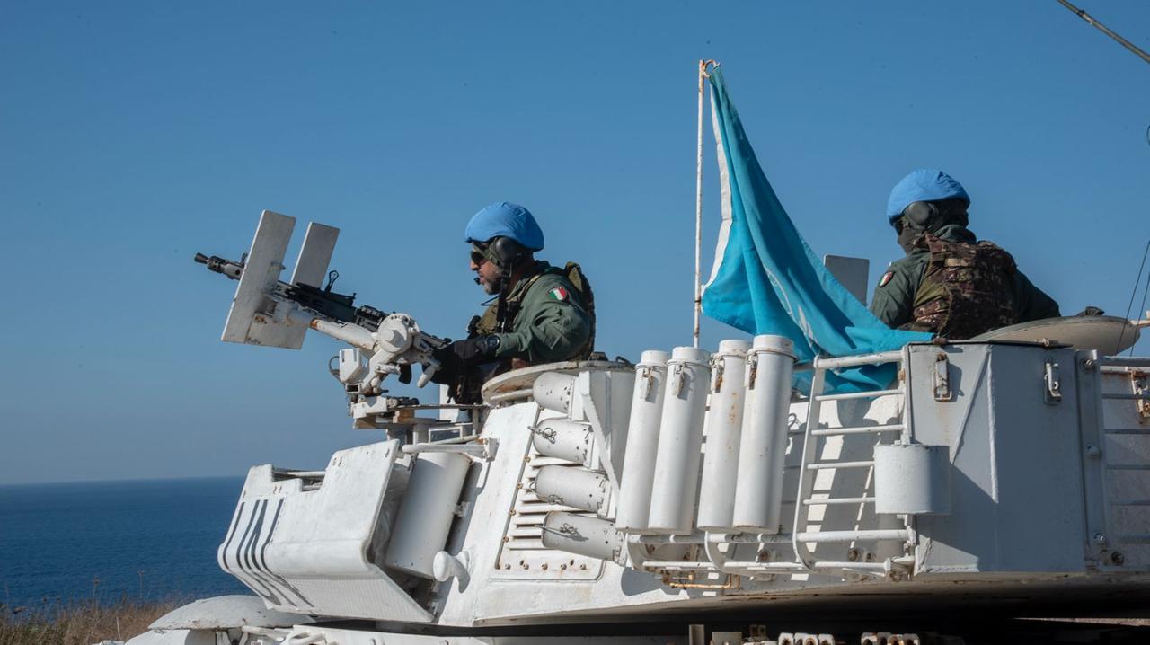 Libano, detriti di razzi sulla base italiana Unifil: paura per la Brigata Sassari