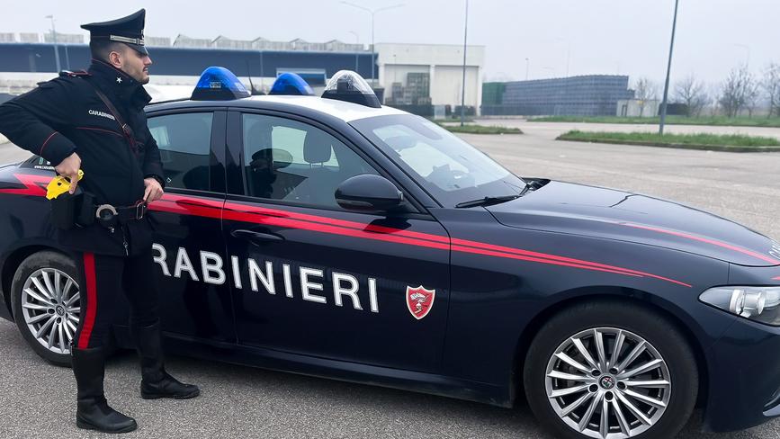 Ferrara, la denuncia: io rapinata in via Darsena da due con un coltello