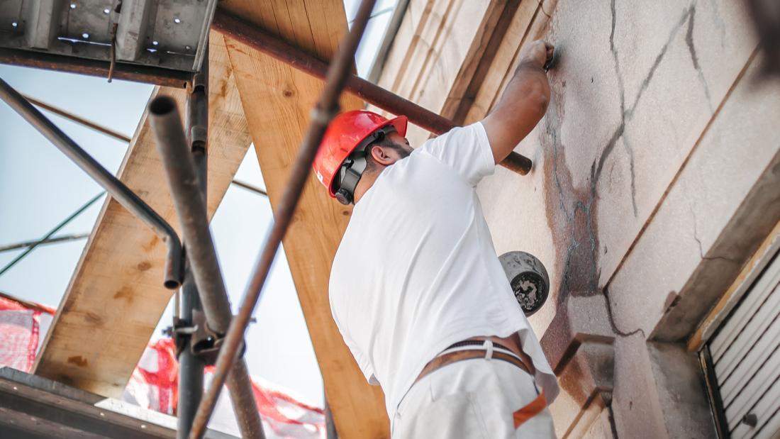 Salva casa, il dibattito riaccende l’attenzione anche sul caso sardo: cosa prevede la legge regionale impugnata dal Governo