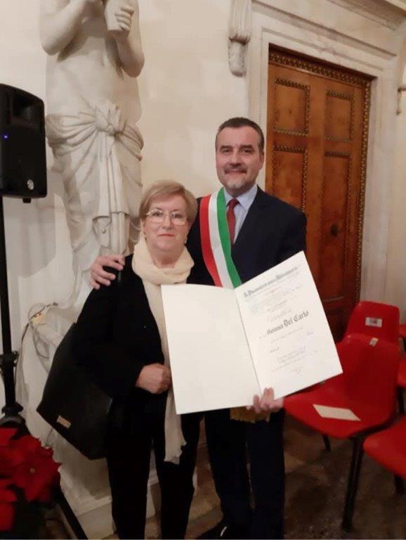 
	Gemma Del Carlo con il sindaco Leonardo Fornaciari

