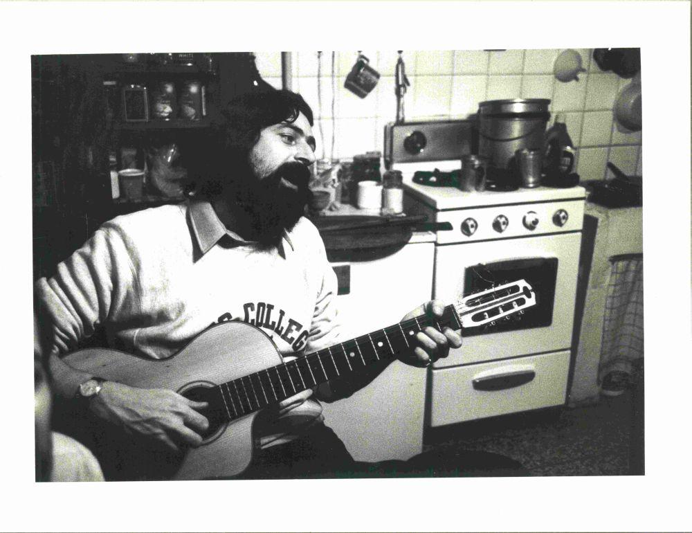 I versi di Francesco Guccini in mostra allo Spazio Gerra