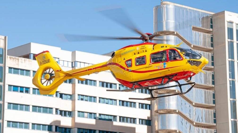 Operaio 24enne precipita da un tetto, è grave