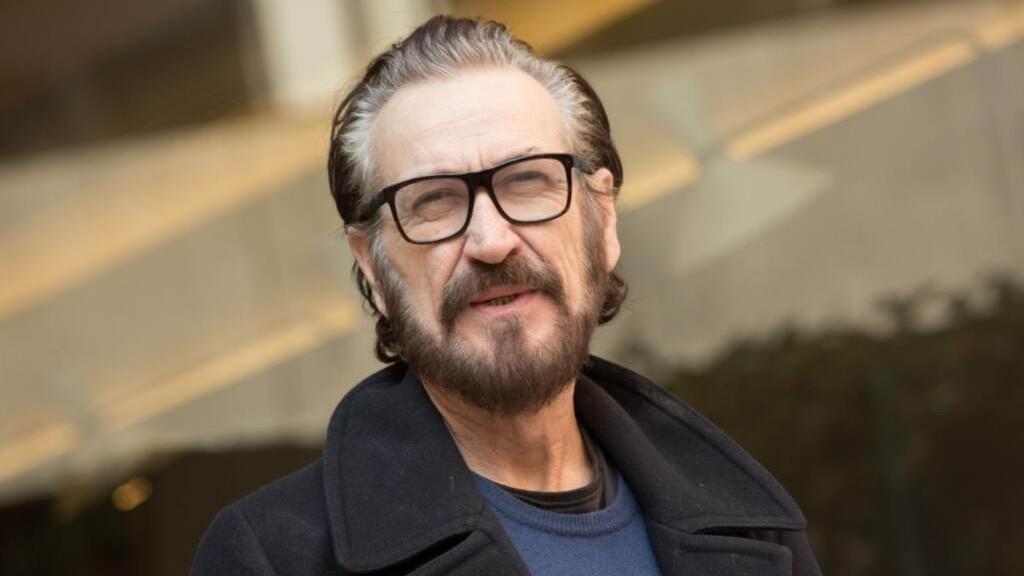 Marco Giallini in ospedale dopo una caduta, a rischio le riprese di “Rocco Schiavone”