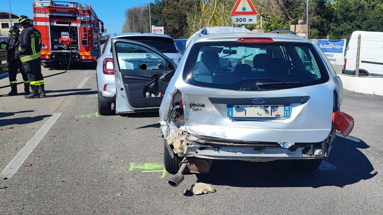 Sassari, scontro tra auto sulla ex 131: tre feriti in ospedale
