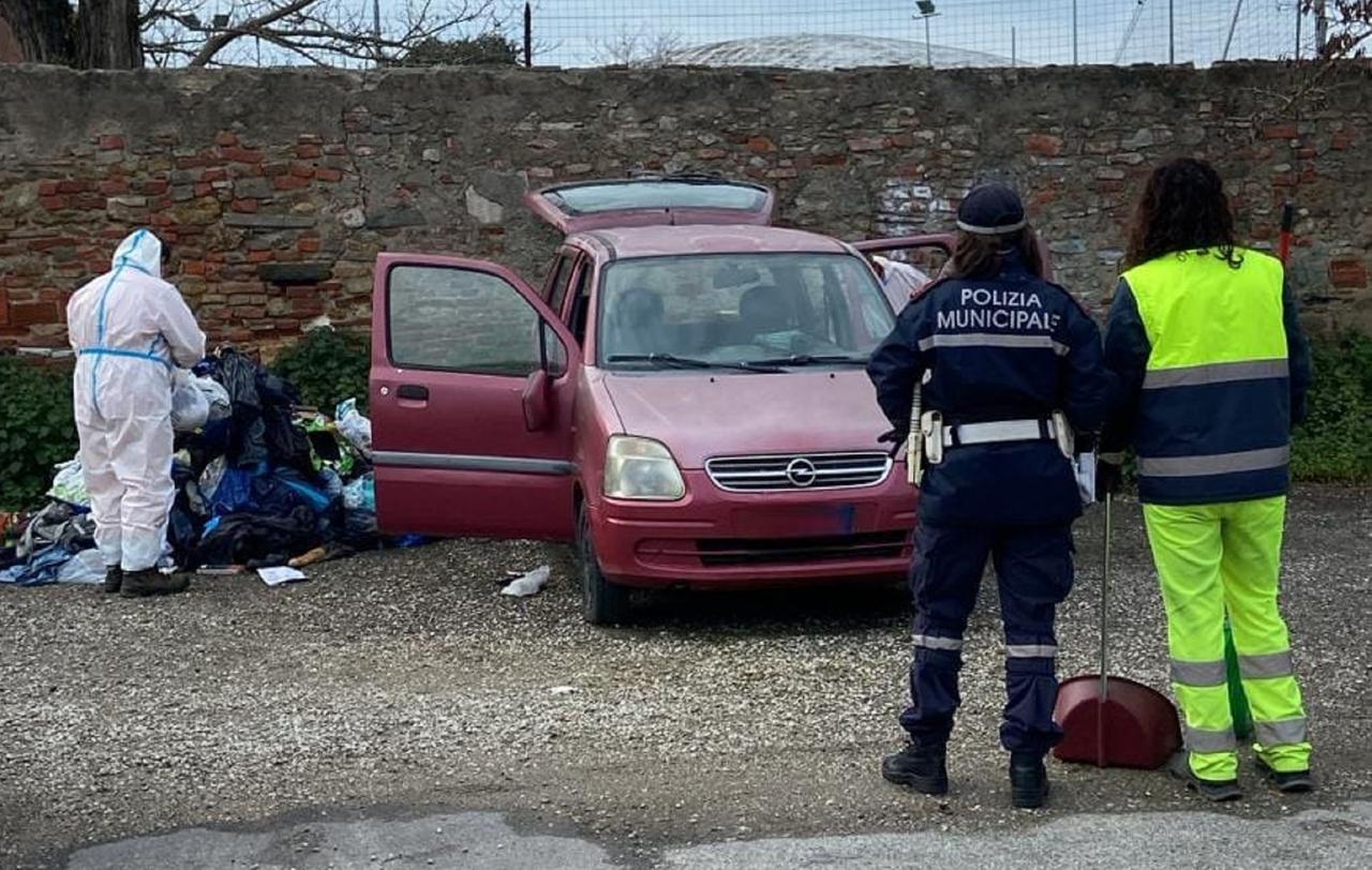 Livorno, in un mese rimossi oltre 80 mezzi abbandonati
