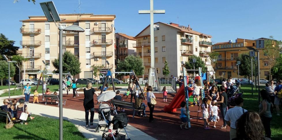 Al parco giochi dei bambini c’è una famiglia di cinghiali: allarme a Sassari