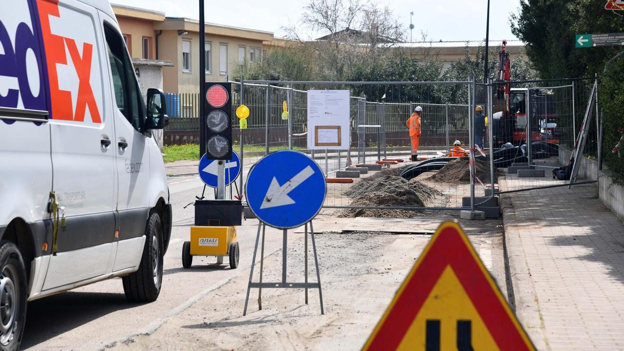 Olbia, strade rattoppate e lavori scadenti: il Comune cambia le regole per il ripristino dell’asfalto