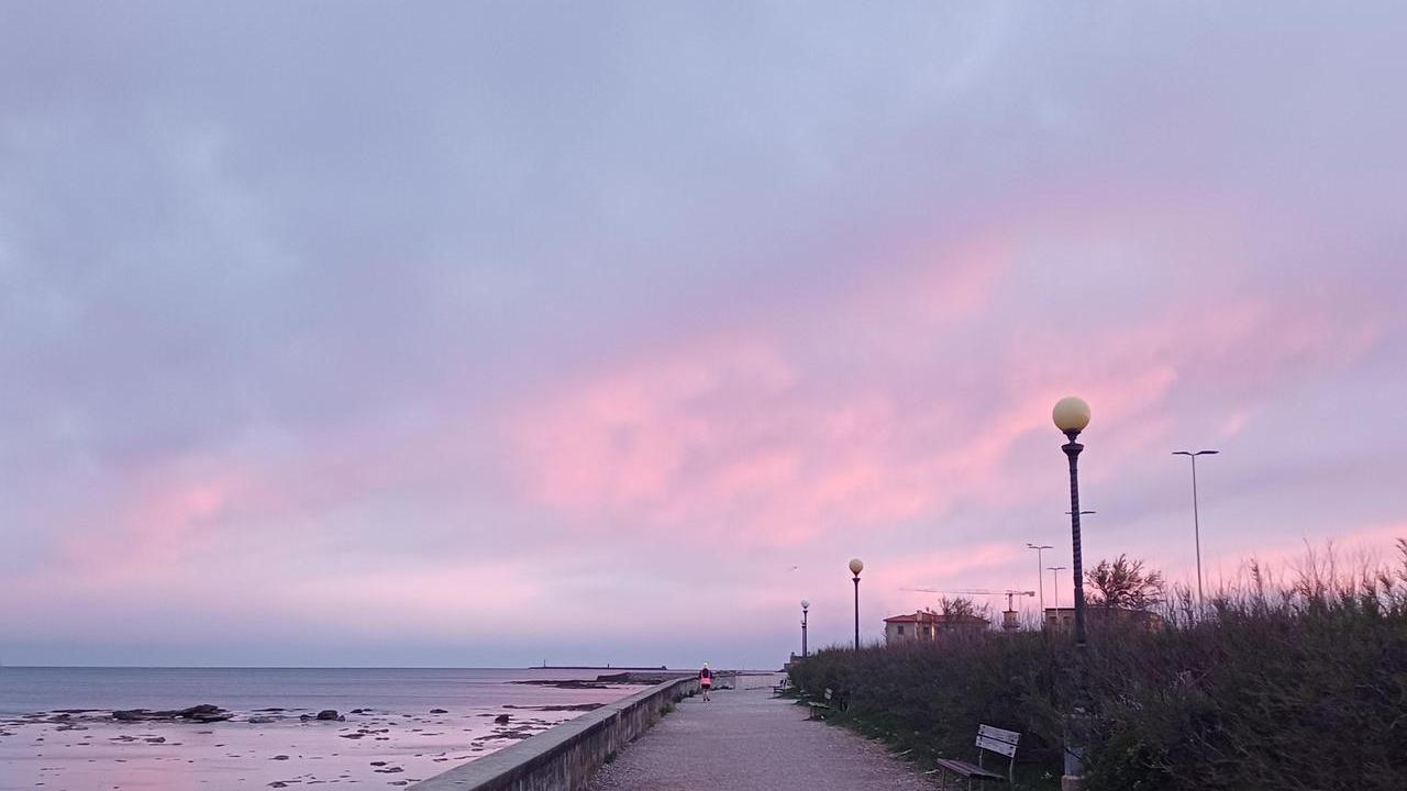 Livorno si sveglia “in rosa”