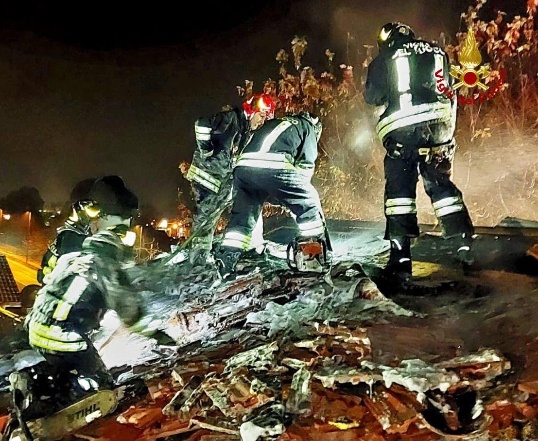 Montecchio, brucia il tetto di un’abitazione vicino all’ospedale Franchini