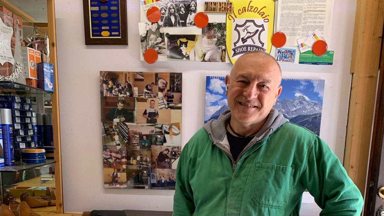 Grosseto, calzolaio chiude dopo 43 anni: «Cerco un erede per la bottega»