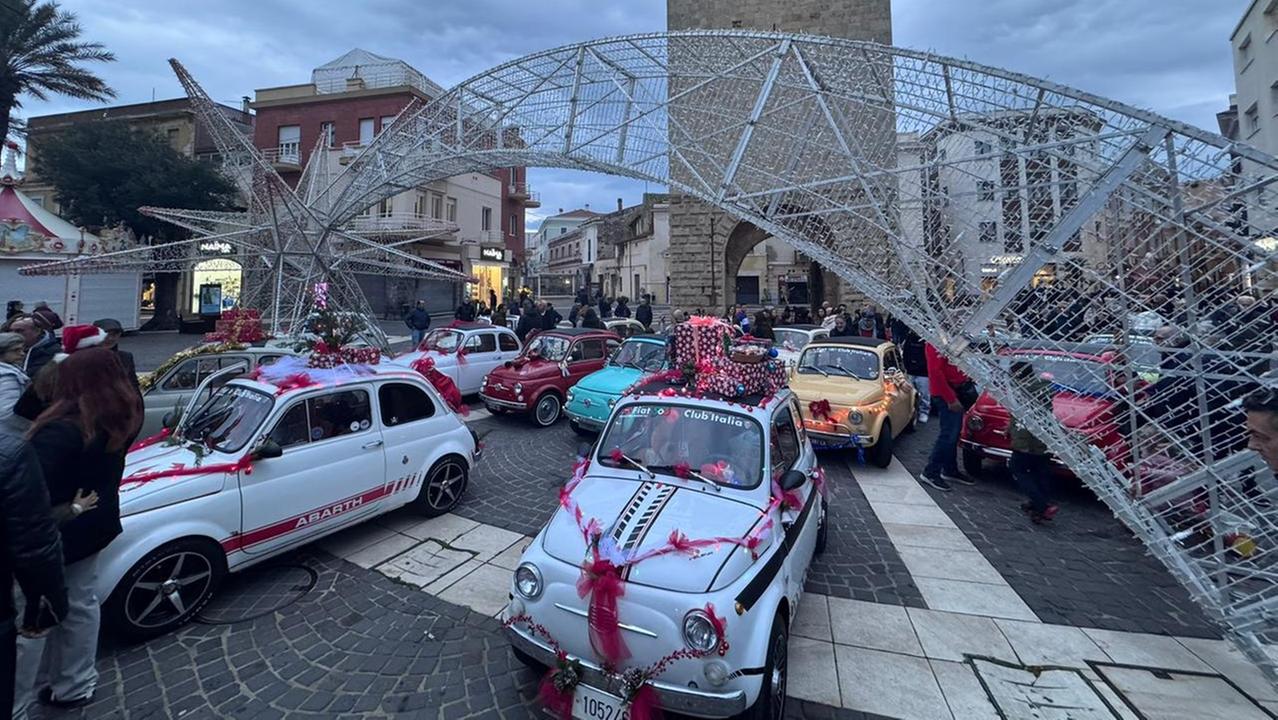 Le Fiat 500 invadono il centro storico con “Fiori e motori di primavera”