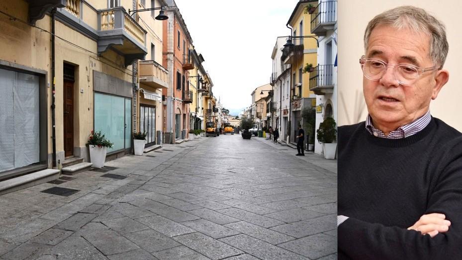 Una veduta di corso Umberto e il sindaco Settimo Nizzi