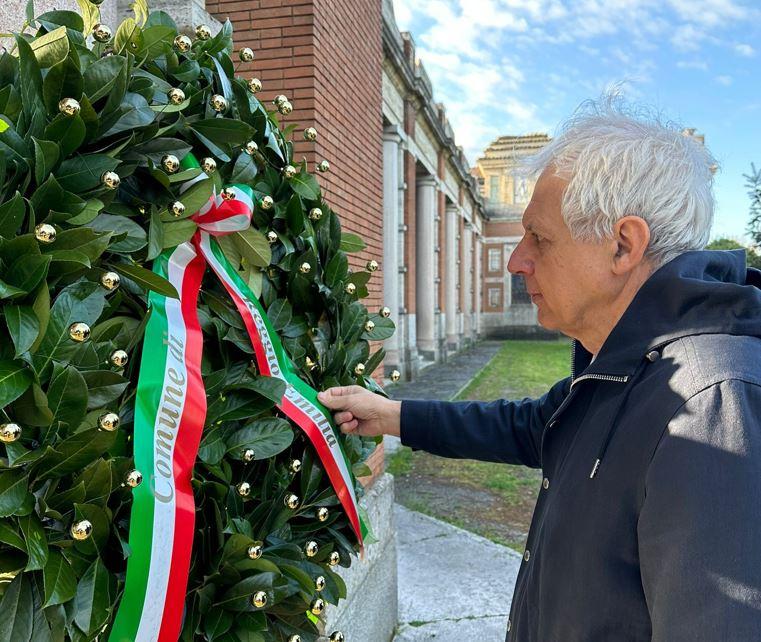 Il sindaco Massari omaggia le vittime del Covid: «La pandemia? Un ricordo indelebile»