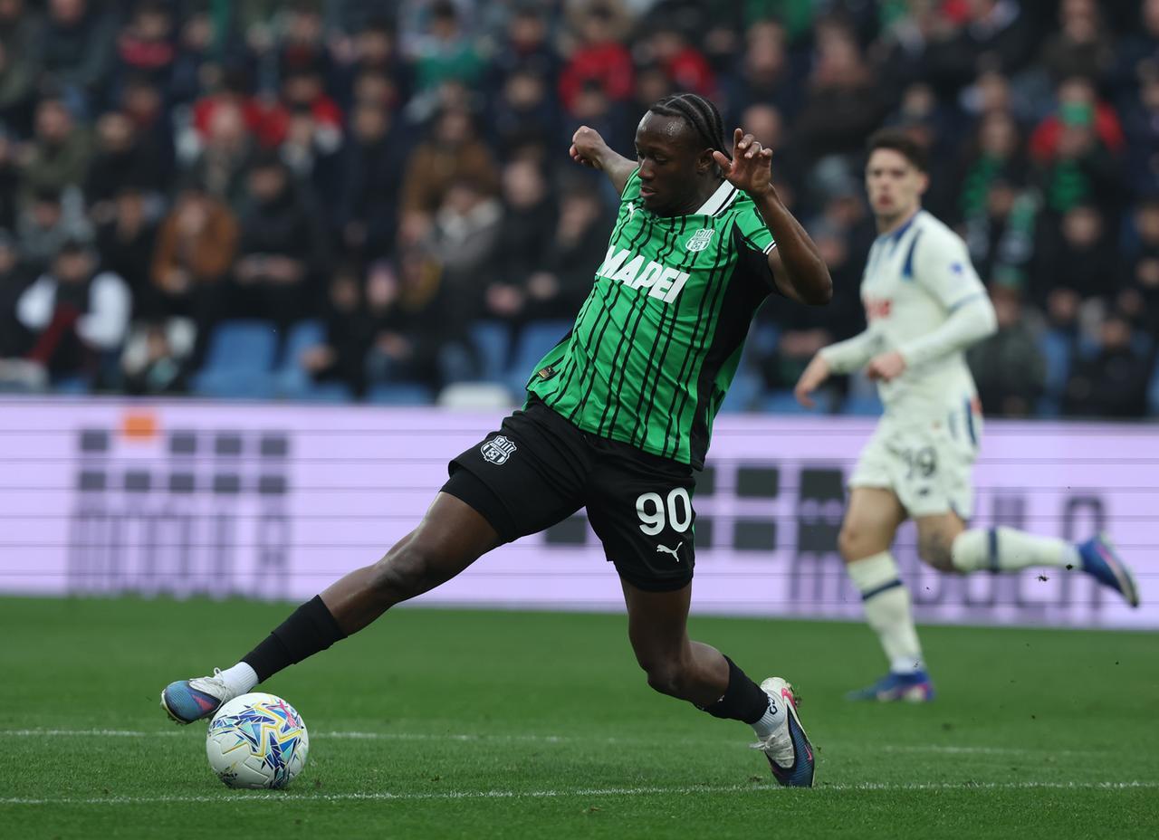 
	Il neroverde Ismael Kon&eacute; in azione contro l'Atalanta&nbsp;

