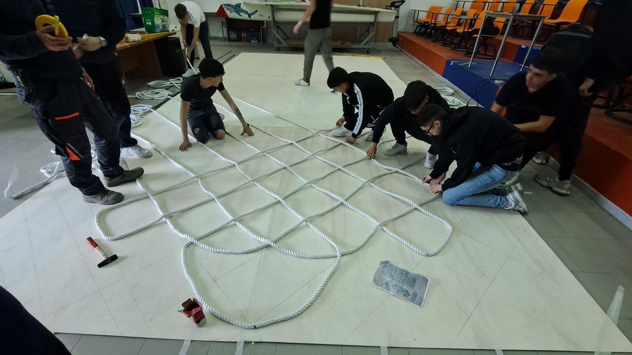 Un nodo marinaresco di 30 metri quadrati: gli studenti di Olbia puntano al Guinness dei primati