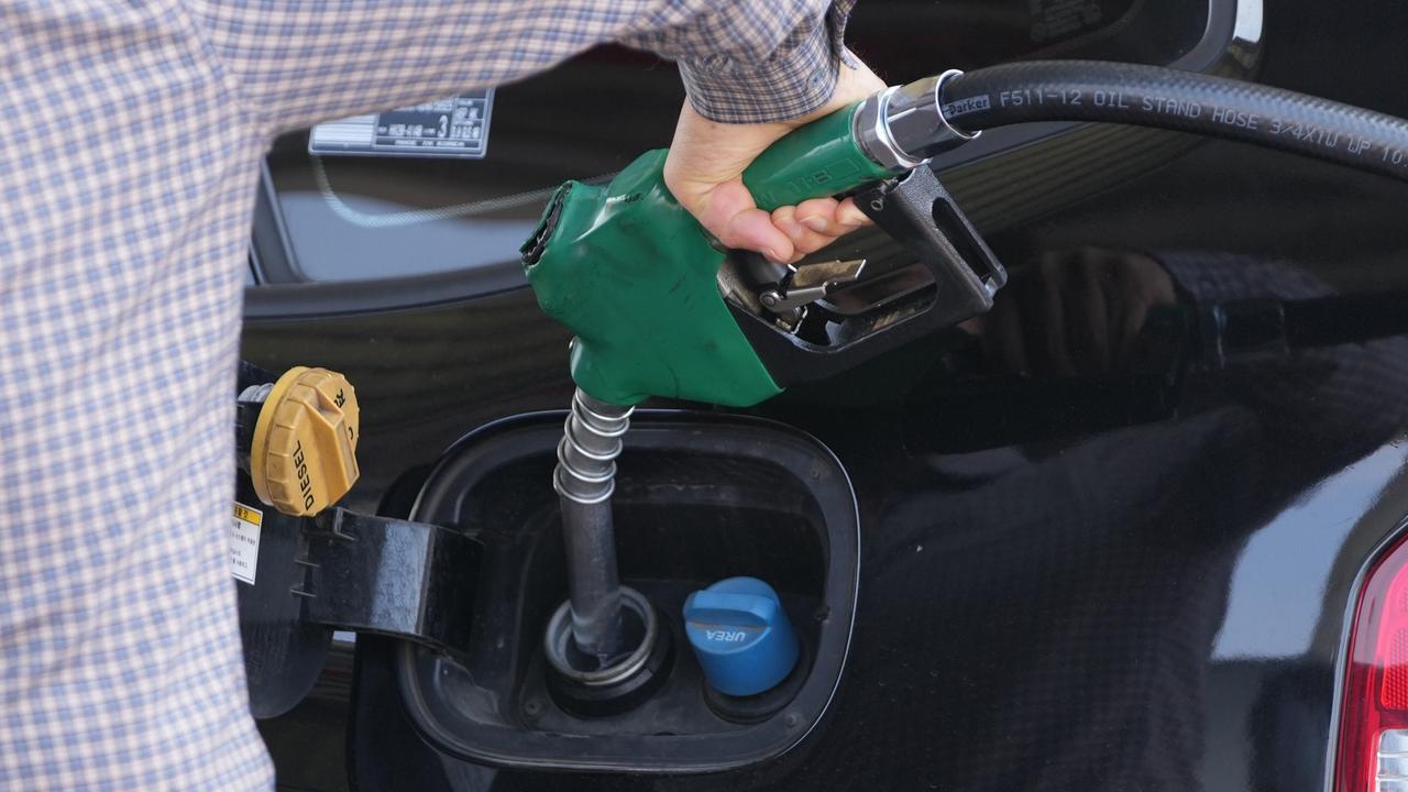 Benzina e diesel, via libera al taglio delle accise: sconto di 25 centesimi per 20 giorni
