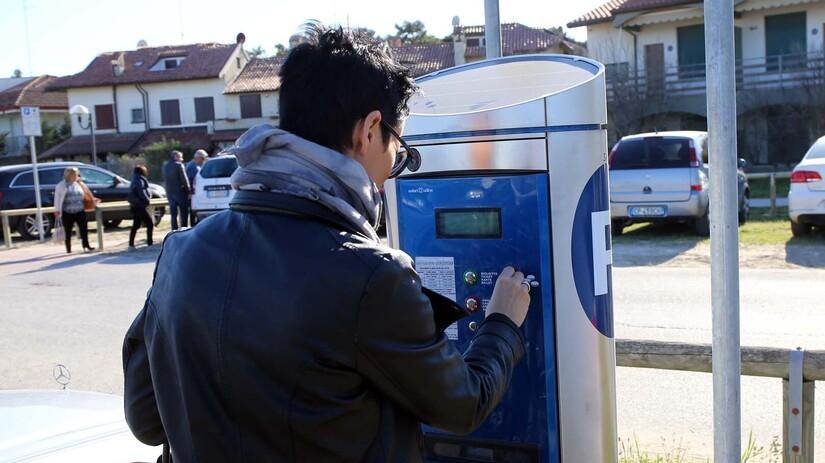 Parcheggi a pagamento ai Lidi: ecco le tariffe per Pasqua e ponti