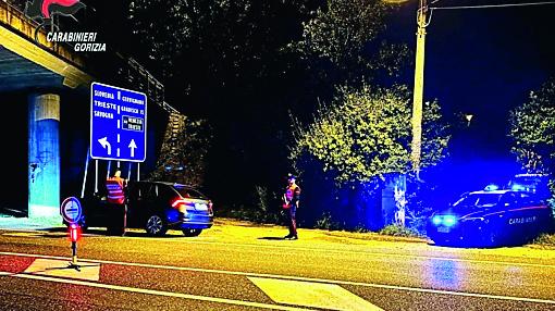 I controlli dei carabinieri alla frontiera tra Italia e Slovenia