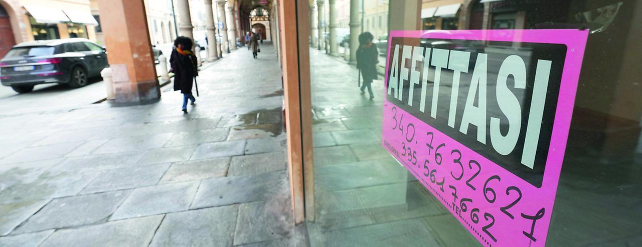 Locali sfitti e strade deserte, ma sui social il centro storico è attivissimo