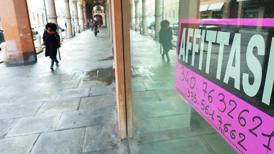 Locali sfitti e strade deserte, ma sui social il centro storico è attivissimo