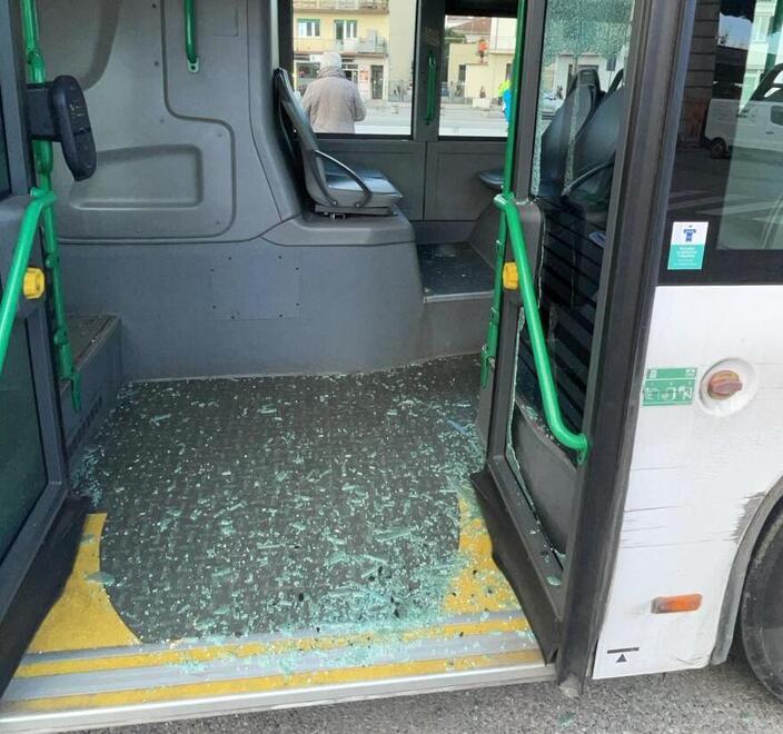 
	La portiera rotto del bus della linea 73

