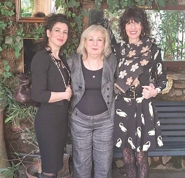 
	Lolita Guidi con&nbsp;le figlie&nbsp;Lisa e Kety Agostini


