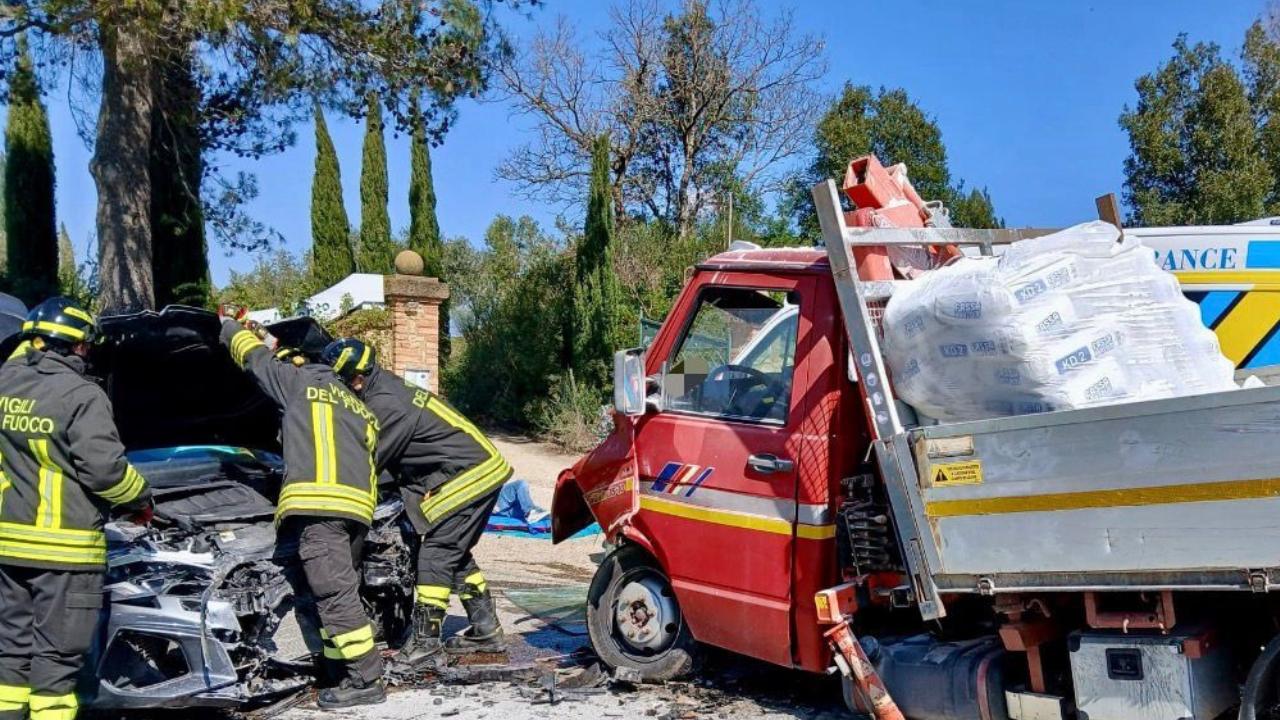Lo schianto a Pomarance (Foto Vigili del fuoco)