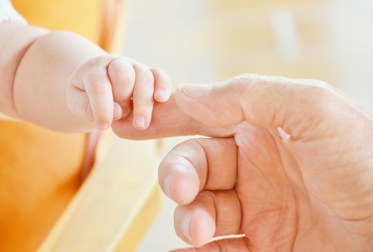 Perché essere papà inizia prima della nascita: gli 8 consigli dell’Iss per crescere insieme ai figli