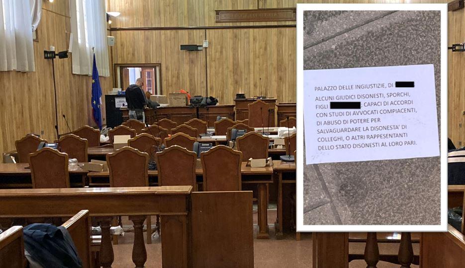 Ferrara, volantini contro i magistrati davanti a Tribunale e Procura