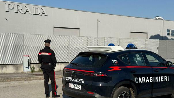 Furto nello stabilimento Prada, rubate scarpe per centinaia di migliaia di euro: in azione un commando