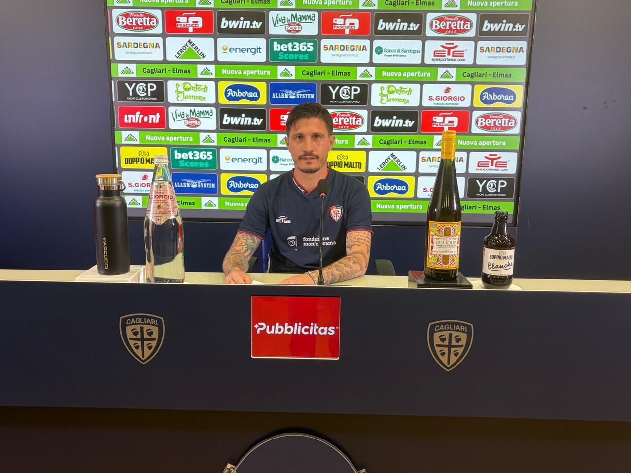 Il Cagliari prepara la sfida col Napoli, in campo tornano Esposito e Deiola