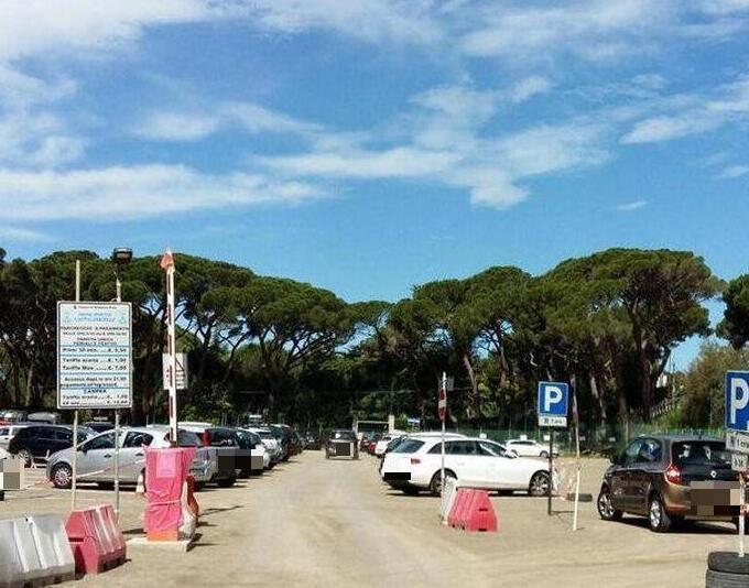 
	Uno dei parcheggi del territorio di Rosignano

