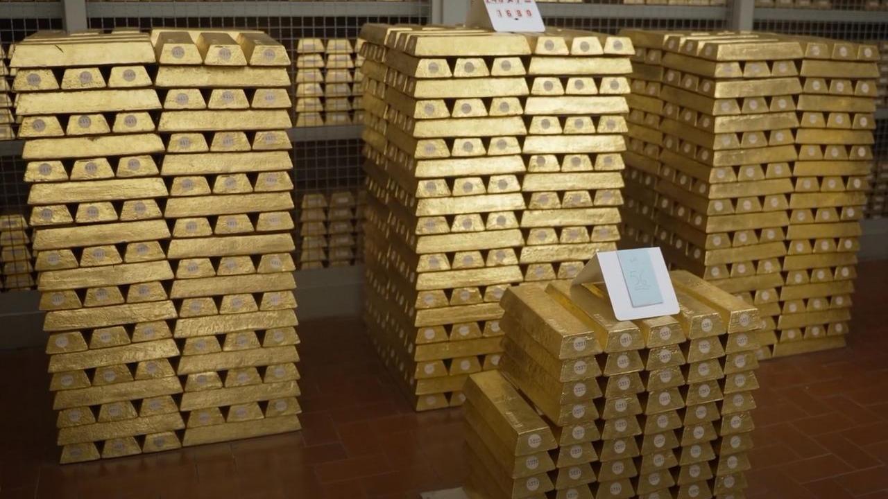 Oro, quotazioni in forte calo: pesano dollaro, petrolio e tensioni con l’Iran – Cosa sta succedendo