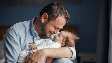 Congedo di paternità, un padre su tre non lo usa – i dati