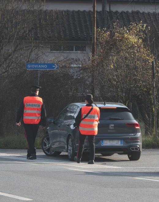 Fornaci, furti in esercizi commerciali: due denunciati dai carabinieri<br>
