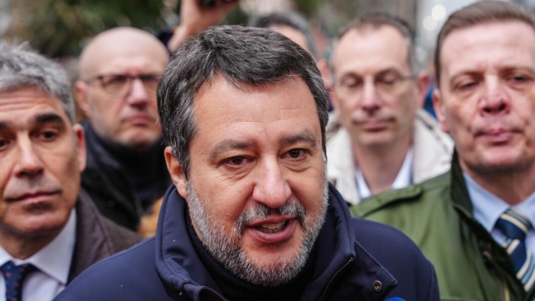 Festa del papà, Salvini fa gli auguri a Nathan della famiglia nel bosco: «Un pensiero a chi lotta da mesi per stare con i propri figli»