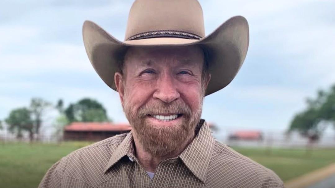 Chuck Norris ricoverato alle Hawaii, momenti di apprensione per l’attore