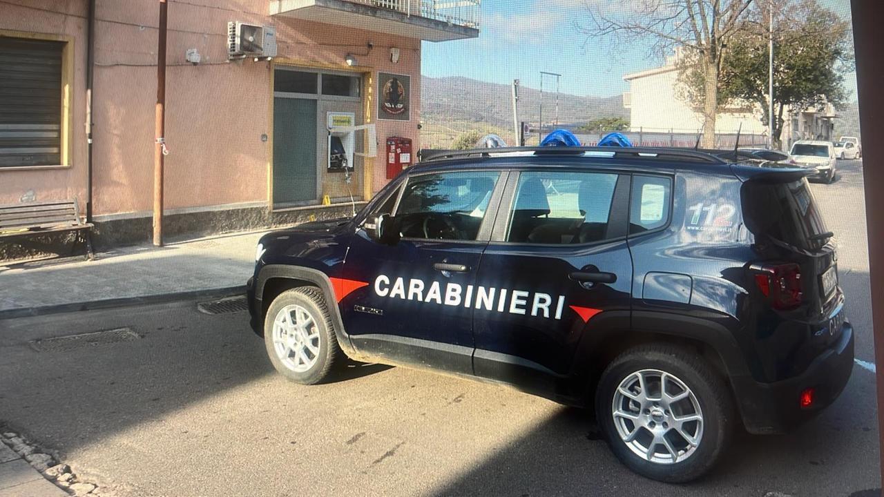 Terrore in paese, banda assalta il postamat: malviventi in fuga