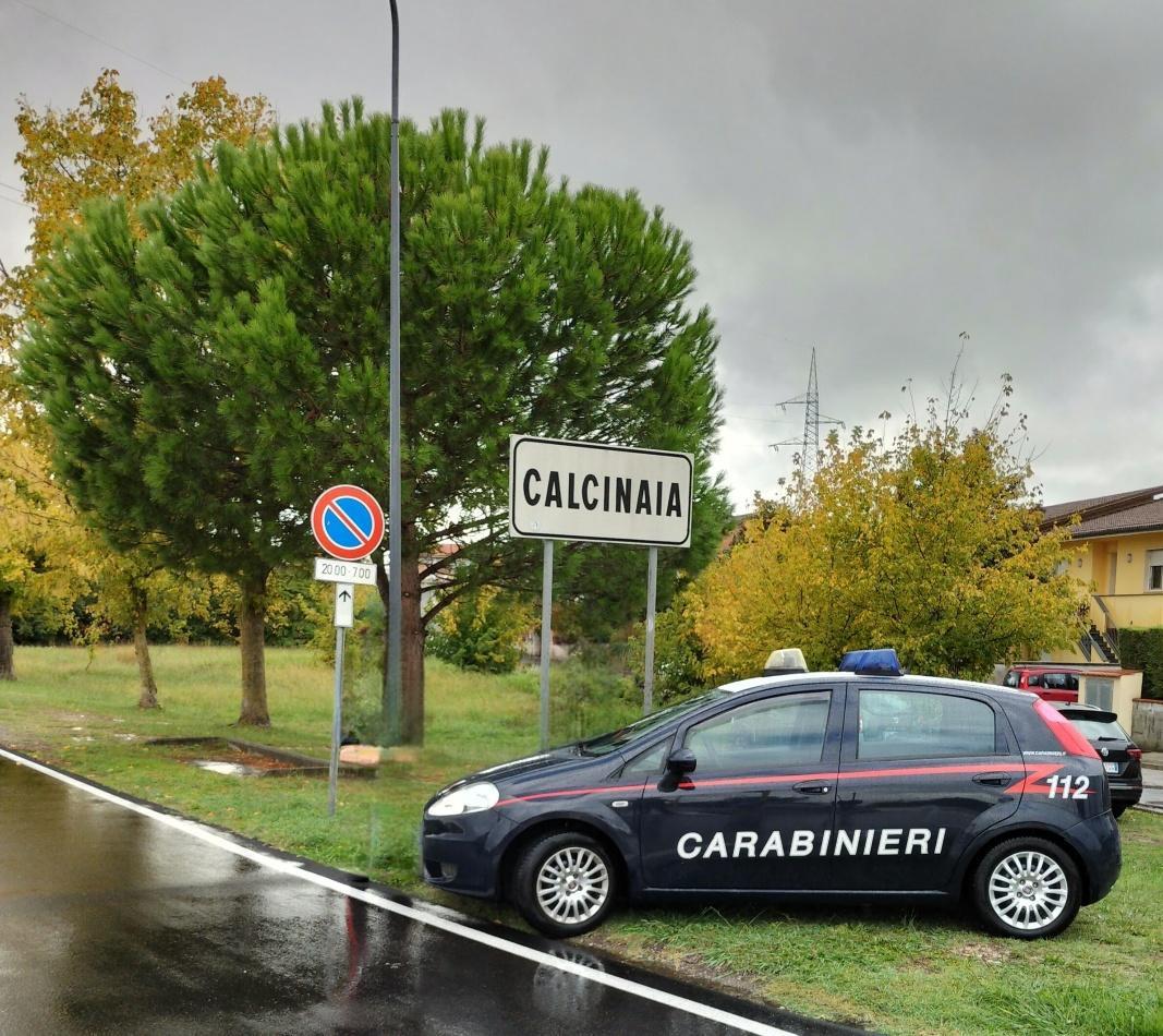 Calcinaia, rubano in un supermercato e minacciano il personale con una siringa: arrestati due uomini di 47 e 42 anni