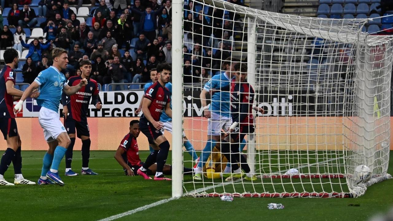 Cagliari- Napoli: 0-1. Dopo 1 minuto e 10 secondi la sblocca McTominay-LA DIRETTA